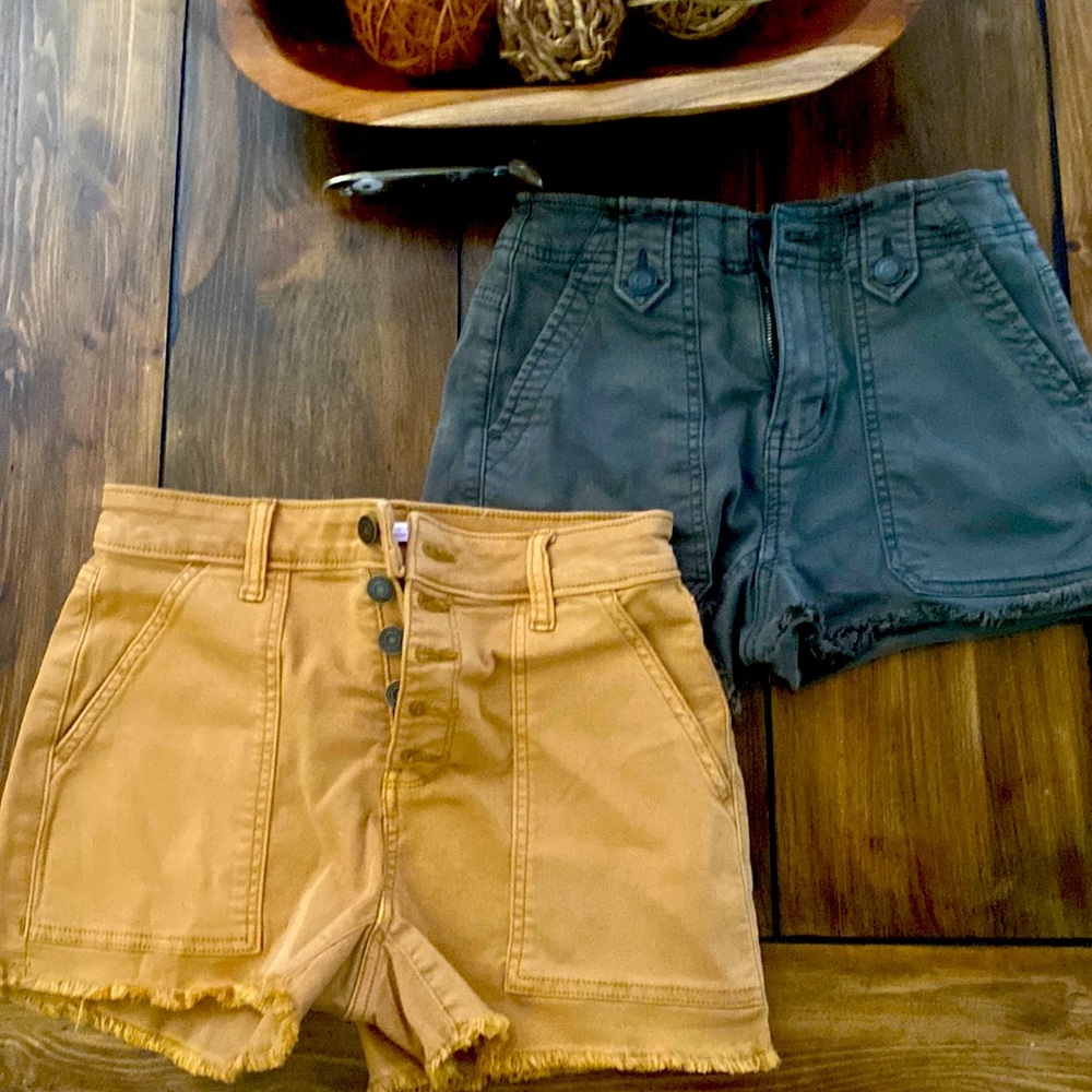 2 pack bundle of so junior shorts size 0-1 for $12 for both